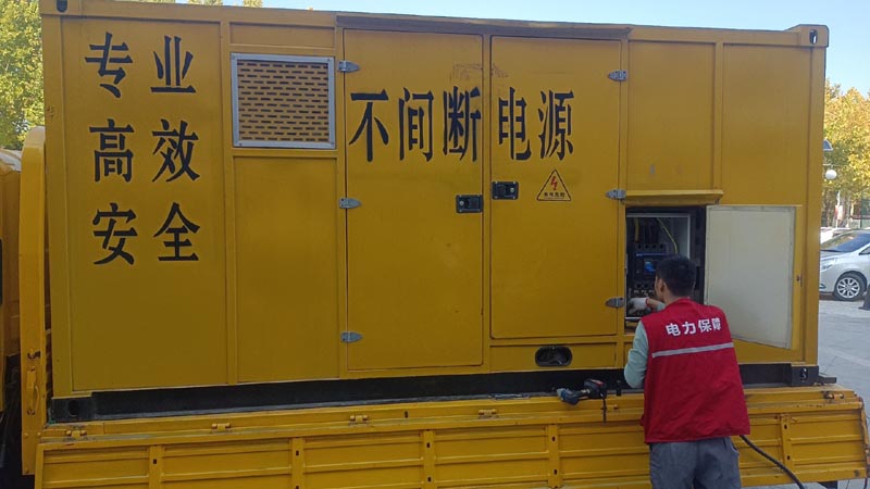 洪泽柴油发电机组和UPS电源配合使用时，如何避免切换过程中的电力中断？
